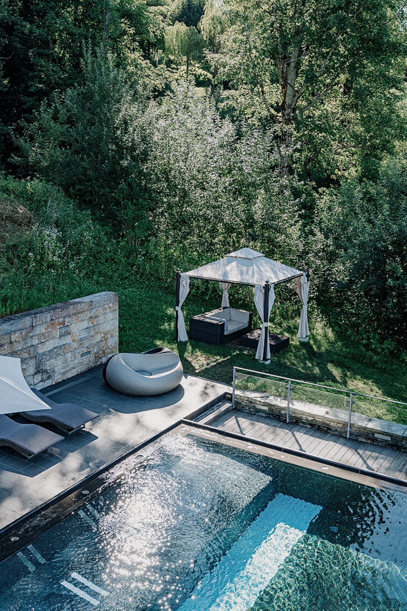 DER PANORAMA SPA Außenpool mit Pavillon